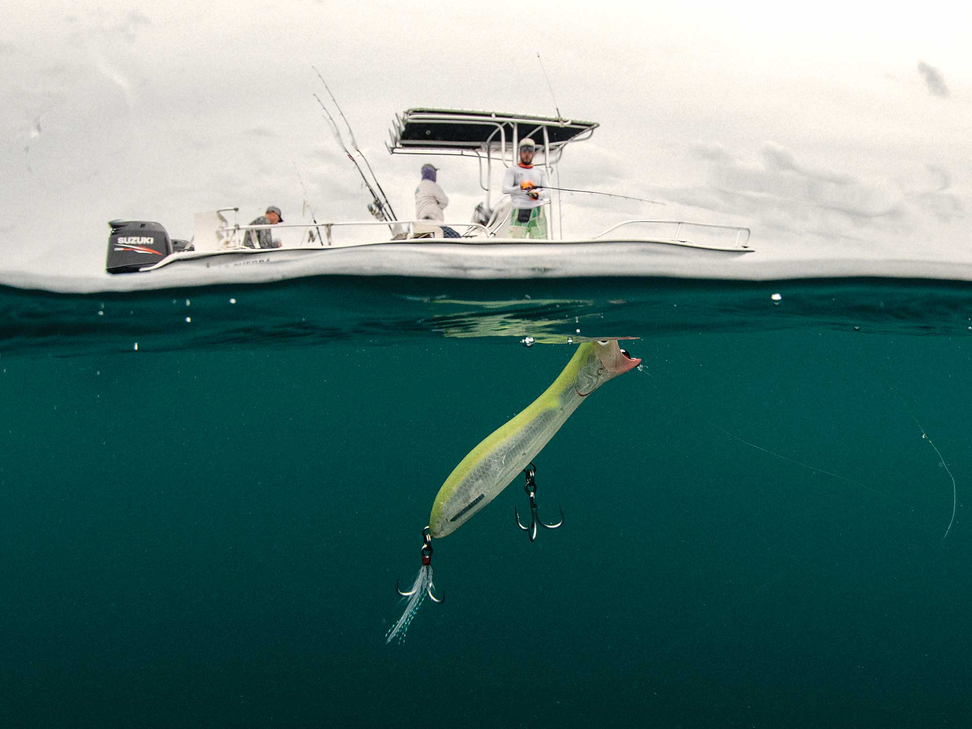 Big Bubble Trail from a Trolling Lure, Sportfishing Dragging a