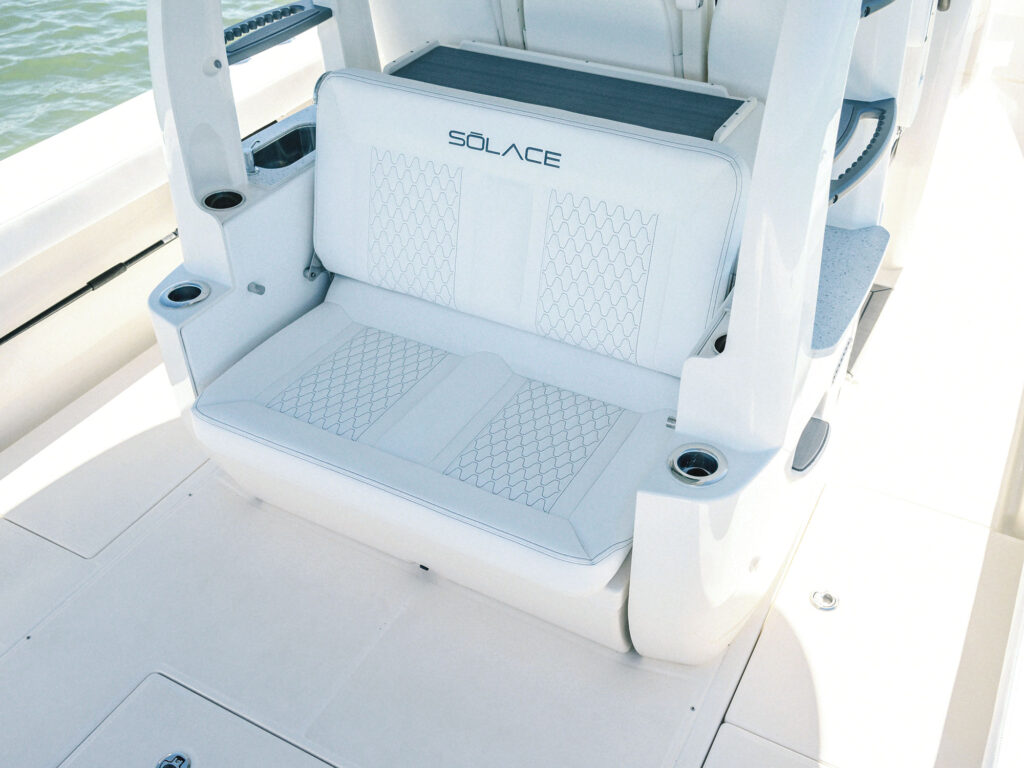 Solace 37 CS cockpit seating