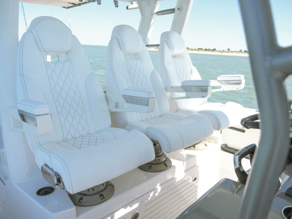 Solace 37 CS helm seating