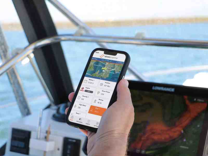 SWS0522-Yamaha-App Sire 3 Pro app at the helm