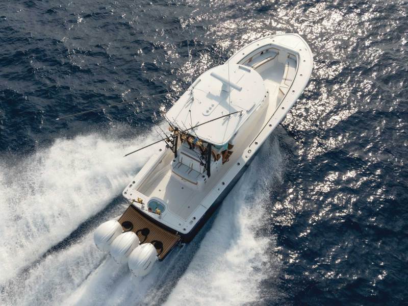 SWS425-Regulator-35-1 Regulator 35 at sea