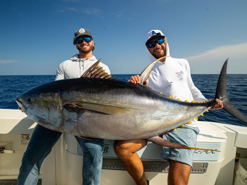 SWS1025-INTL-Lead-Photo Anglers with large tuna