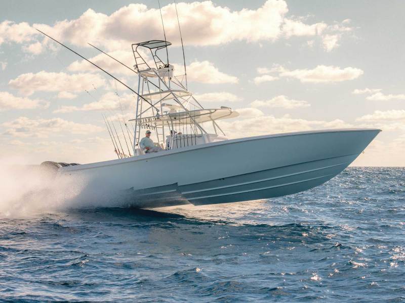 SWS1225-BB-Boat-Buying-1 Center-console fishing boat offshore