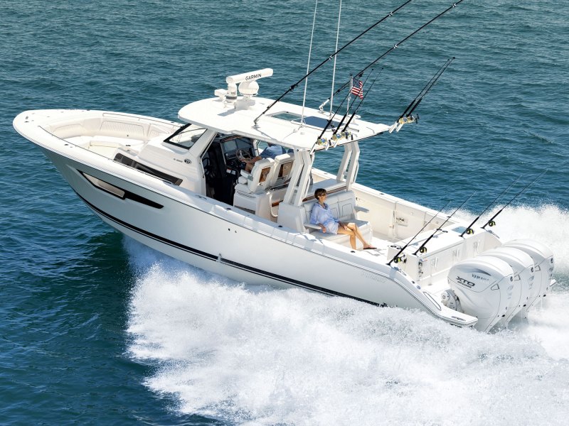 SWS126-Pursuit-S388-1 Pursuit S 388 running offshore