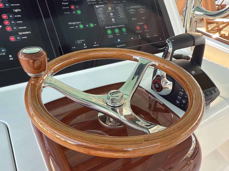 Mag Bay 38 Center Console helm