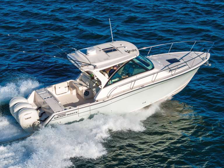 SWS226-GW-340-1 Grady-White 340 Express running at sea