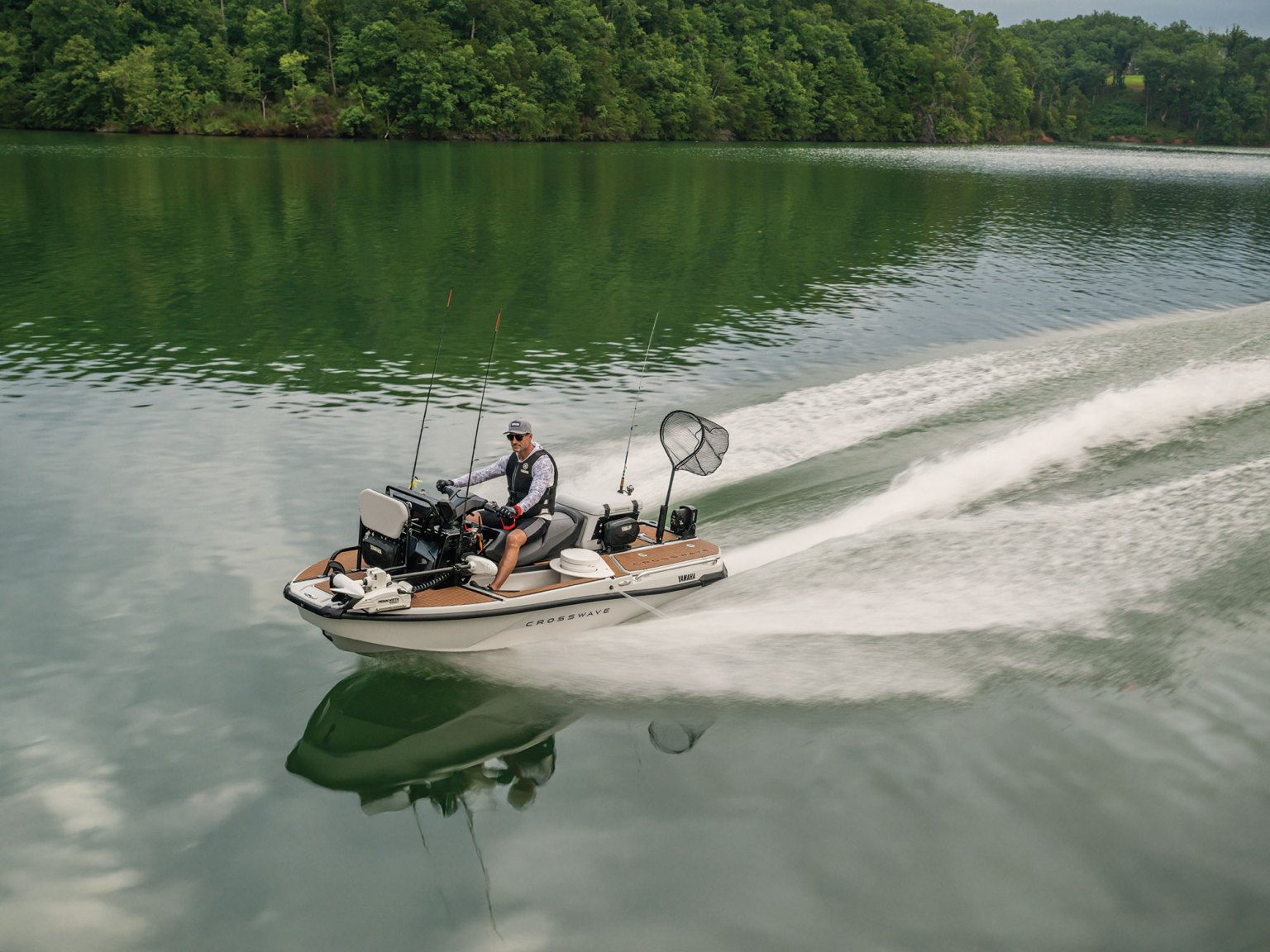 SWS226-Yamaha-CrossWave-1 Running the Yamaha CrossWave out to fish